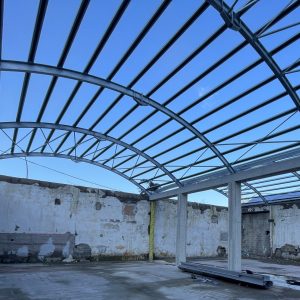 Struttura completata della copertura industriale in carpenteria metallica