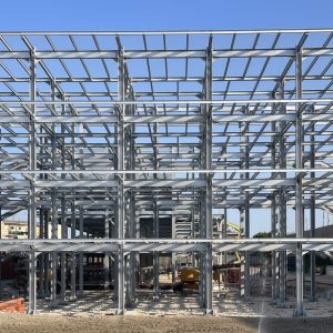 montaggio strutture metalliche edificio ultimato vista esterna