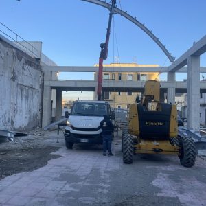 Montaggio struttura metallica per copertura di opificio industriale