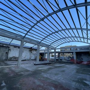 Struttura completata della copertura industriale in carpenteria metallica