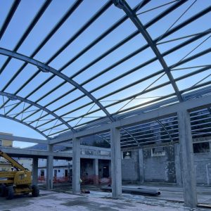 Struttura completata della copertura industriale in carpenteria metallica